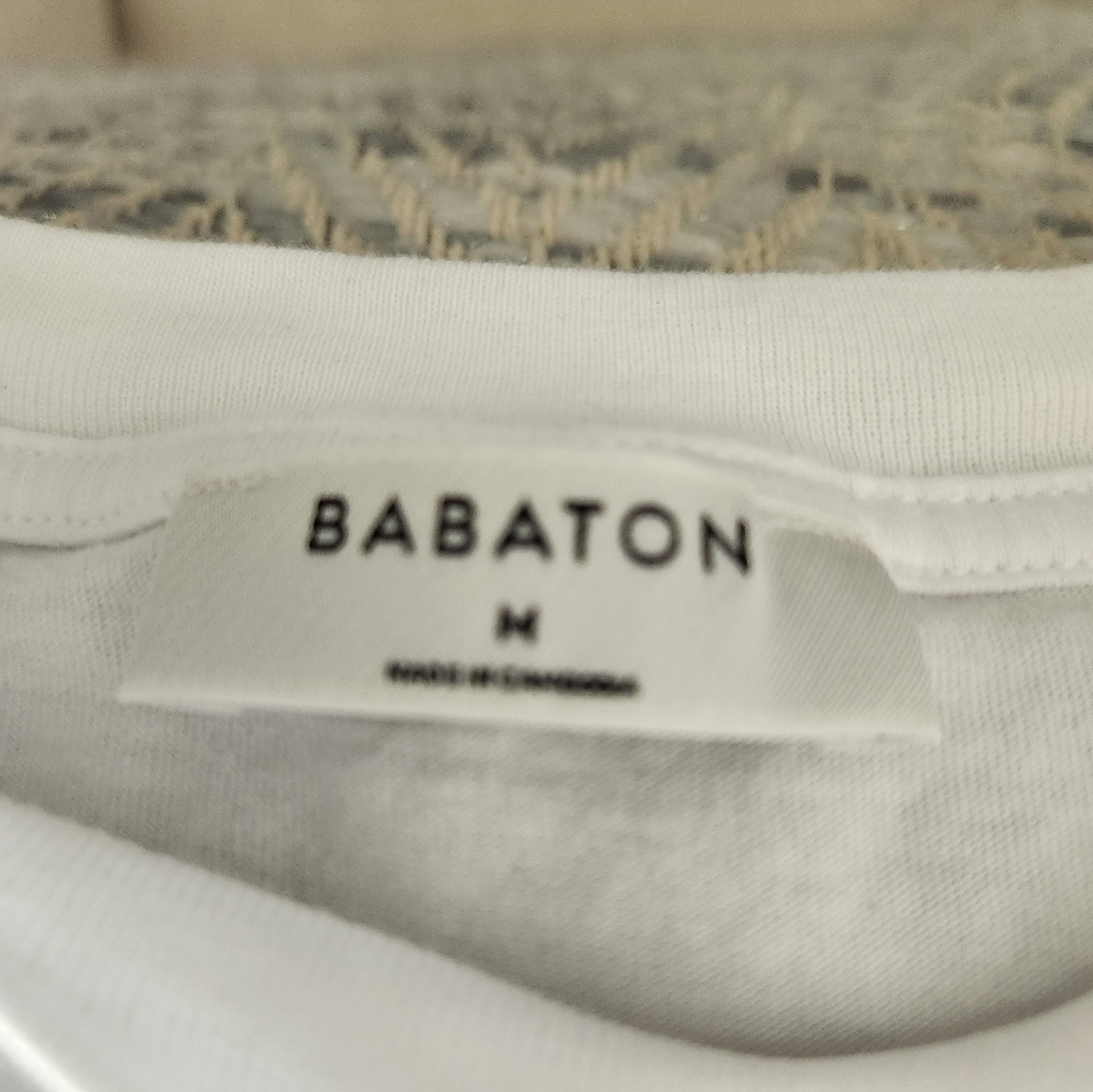 Babaton med shoulder pad T shirt